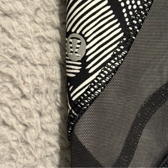 LULULEMON Pace Rival Crop Dottie Tribe Leggings Size 6 Inseam 25" Black White - Picture 6 of 10